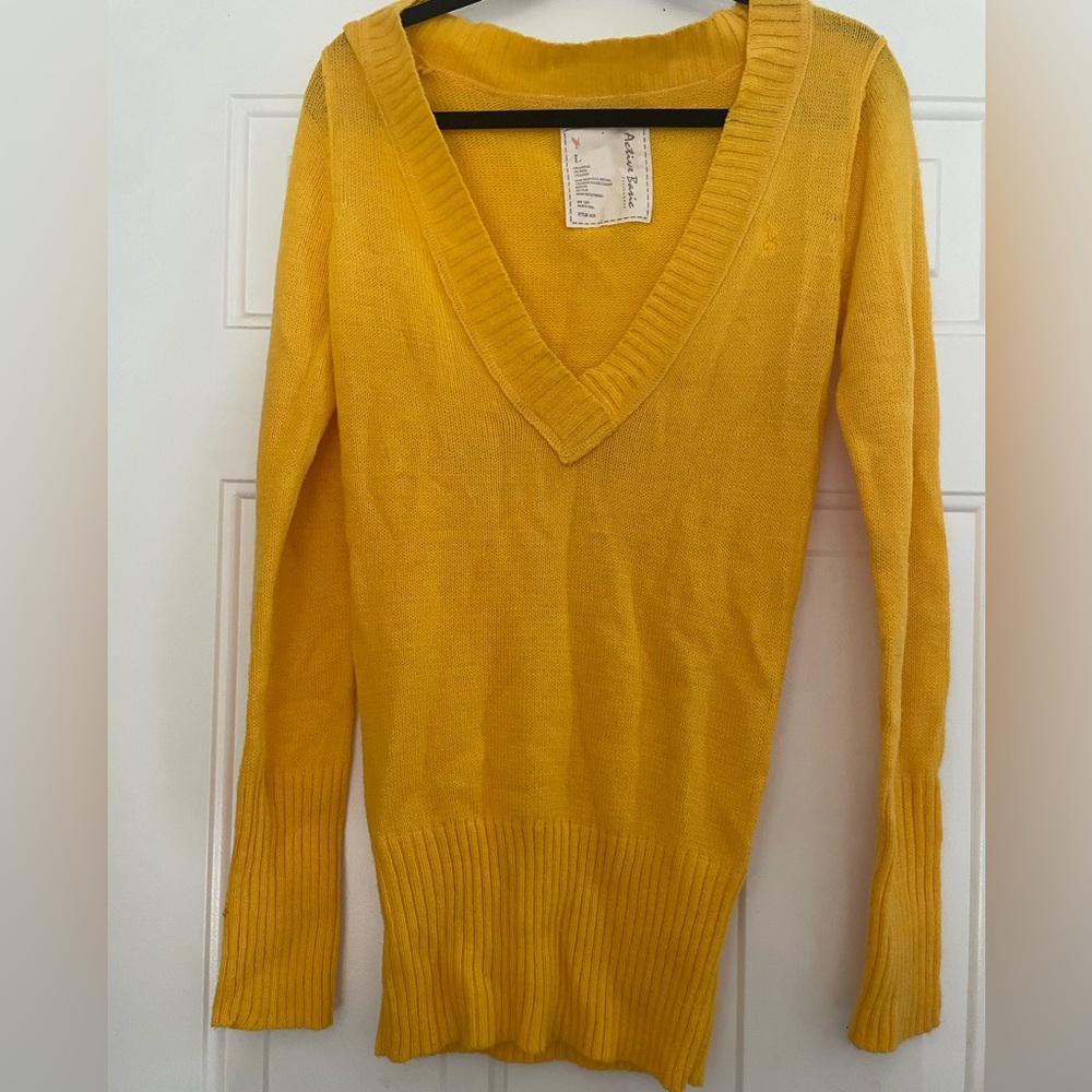 Active Basic Women’s Yellow Deep V-Neck Long Sleeve Sweater Size L Wool Blend
